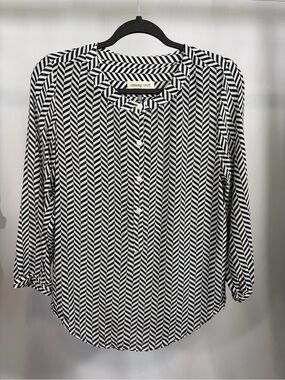 Amour Vert 100% Silk Chevron Blouse Navy Ivory Size S